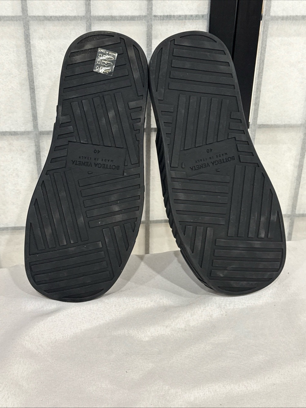 Bottega Veneta Rubber Slide Sandals Black Texture Slides Men’s US 9 EU 40 - Picture 9 of 9